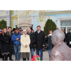 В Самаре торжественно открыли памятник Эльдару Рязанову