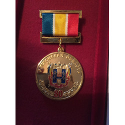 Члена жюри конкурса «Краски России» наградили памятным знаком
