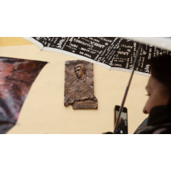 В Санкт-Петербурге появился памятный знак Владимиру Высоцкому