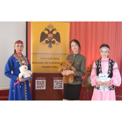 Благодарные французы передали в Россию более сотни плюшевых мишек