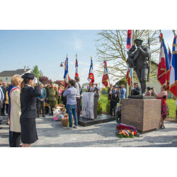 Благодарные французы передали в Россию более сотни плюшевых мишек